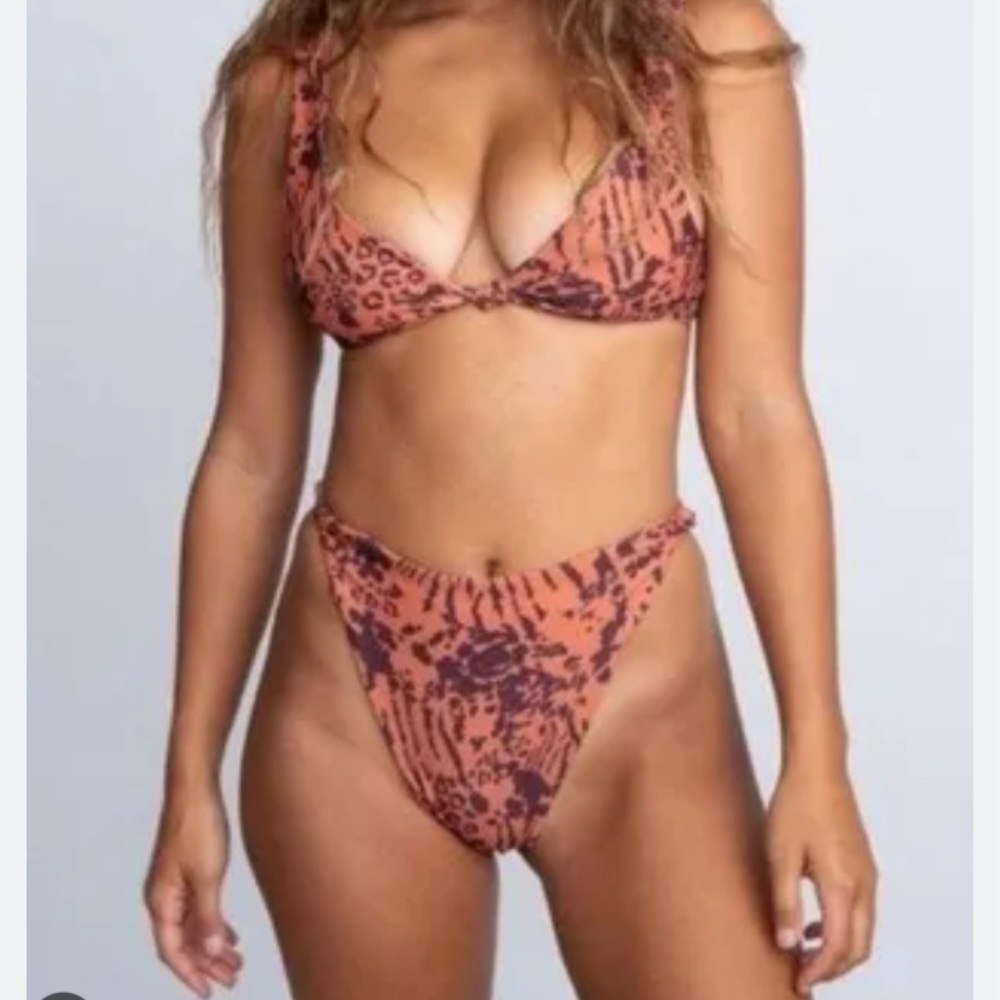 Skate Utica High Waisted Bikini salty blonde